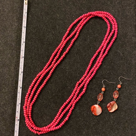 Pink beaded necklace with a pink mother of pearl earrings - Picture 6 of 6